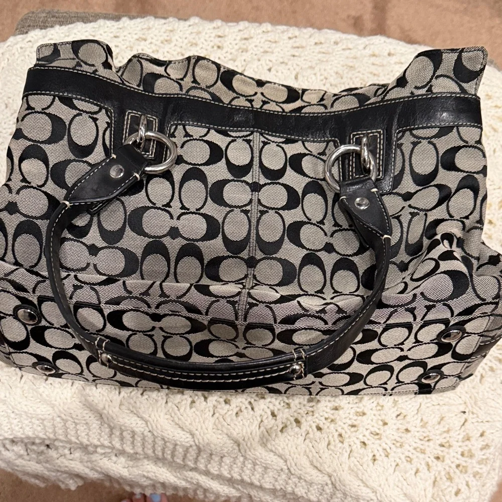 Coach tote signature